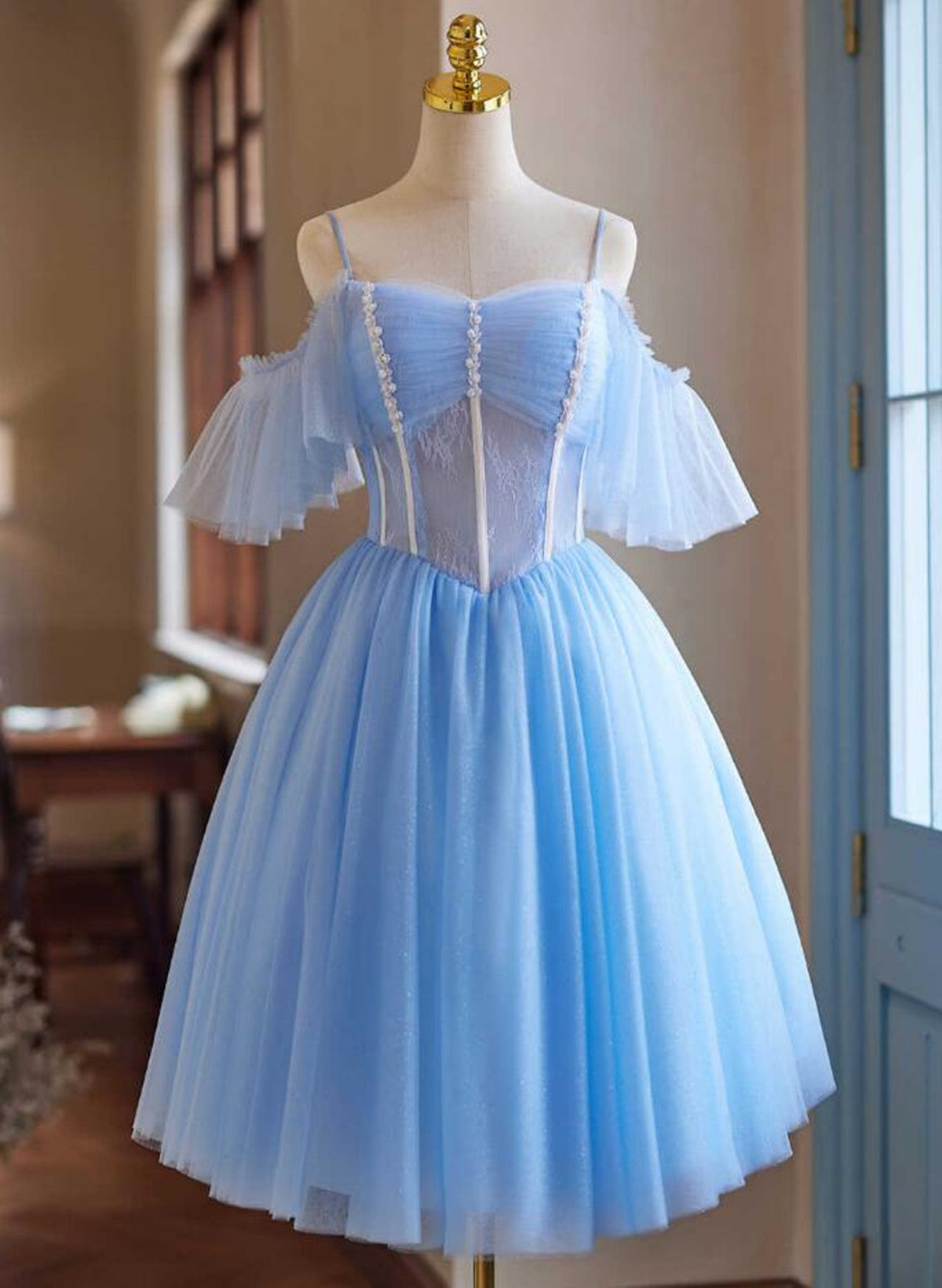 Vestido de fiesta de tul con cuentas y hombros descubiertos en forma de A 