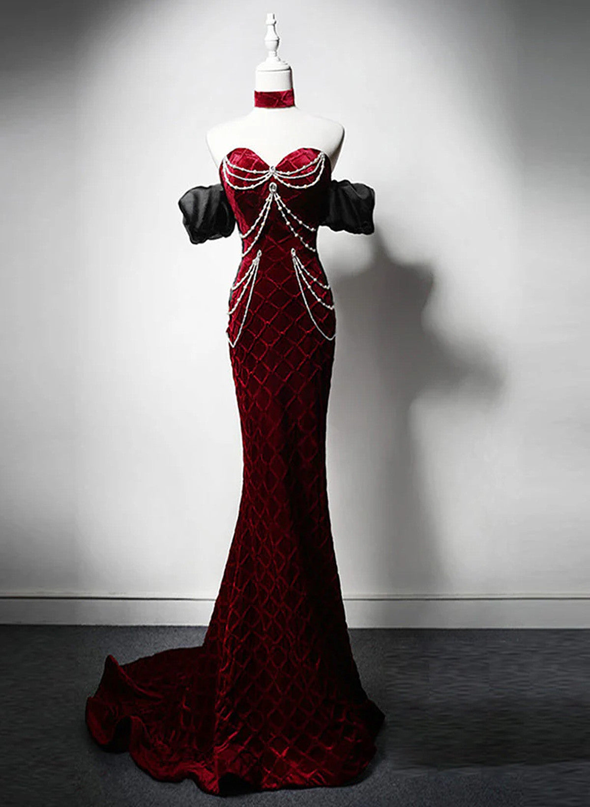 Vestido formal largo de sirena de terciopelo rojo vino con cuentas 