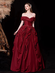 Vestido de fiesta largo con hombros descubiertos y escote en forma de corazón en color rojo vino 