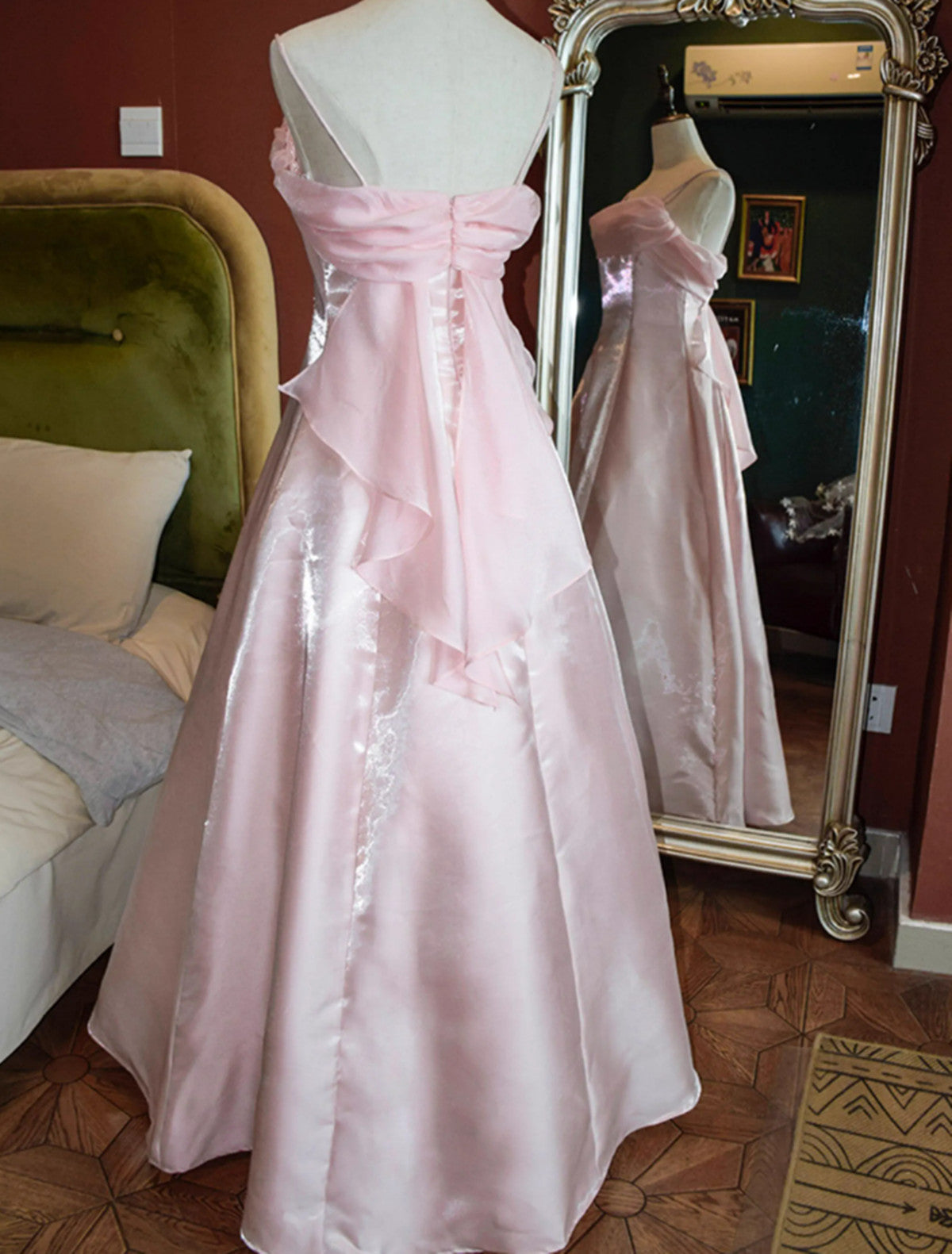 Lindo vestido de fiesta de satén y gasa con tirantes estilo lindo 