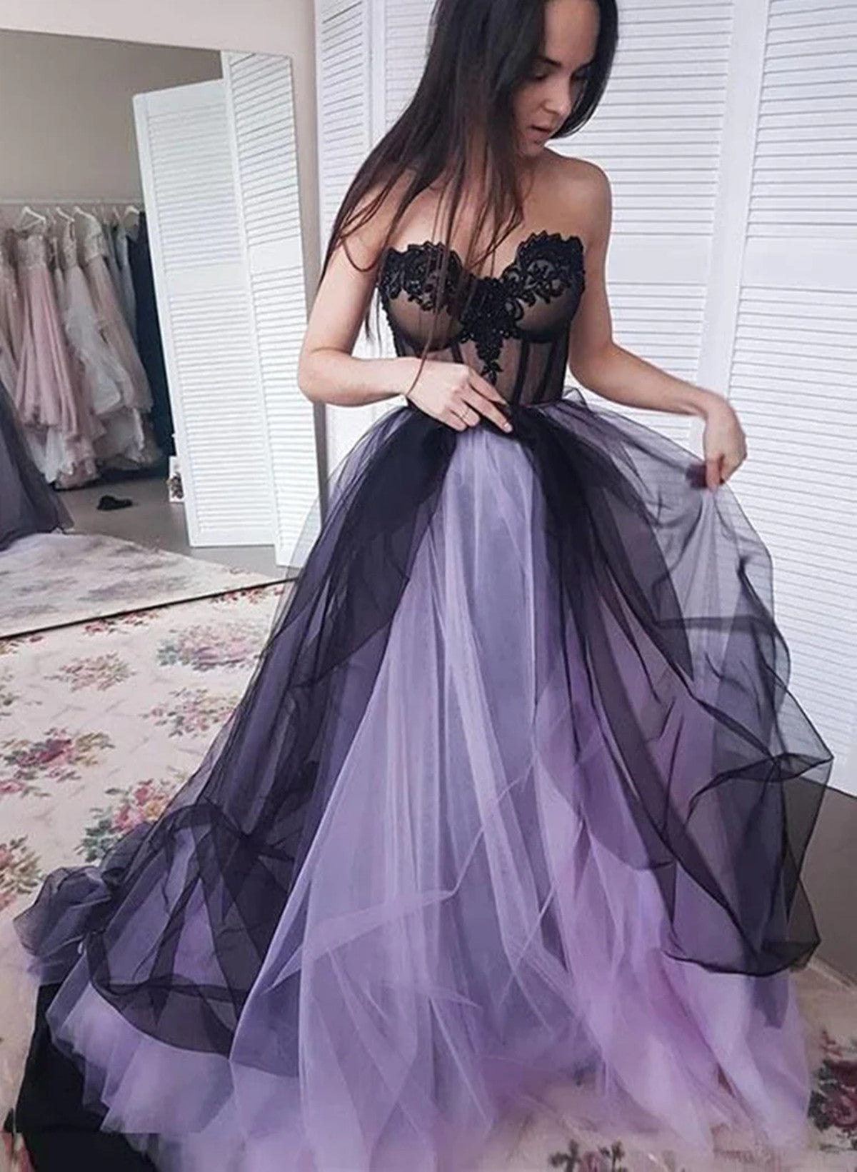 Precioso vestido de fiesta de encaje de tul negro y morado 