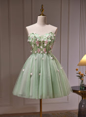 Lindo vestido de fiesta corto de tul con escote en forma de corazón 