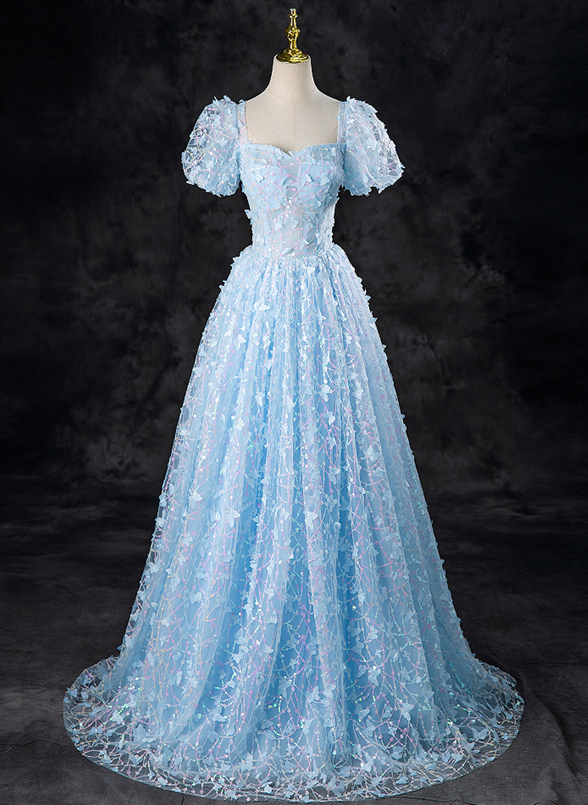 Vestido de fiesta azul claro de encaje con mangas cortas y corte A 