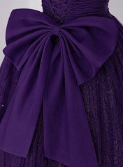 Vestido formal largo de tul morado oscuro con escote en A y corte en A 