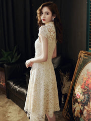 Vestido de fiesta de boda con escote alto y encaje color champán claro 