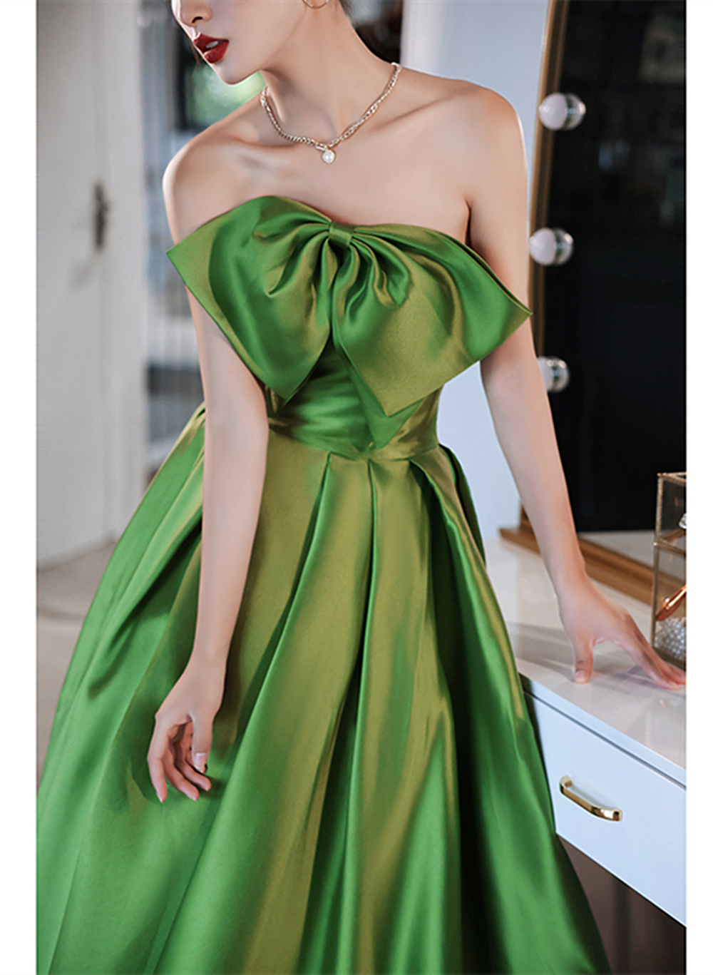 Vestido formal largo de satén verde en forma de A 