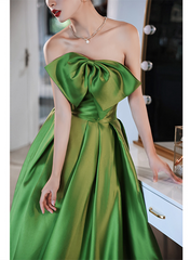 Vestido formal largo de satén verde en forma de A 