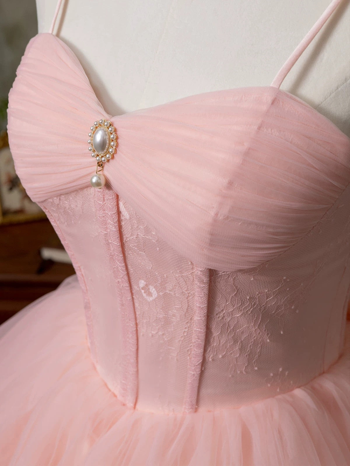 Vestido de fiesta corto hasta la rodilla de tul rosa con escote en forma de corazón 