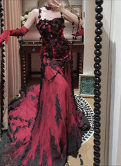 Vestido de fiesta de tul con apliques de encaje y tirantes de sirena color rojo vino 
