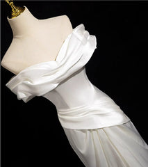 Vestido de fiesta largo de sirena de satén blanco con hombros descubiertos 