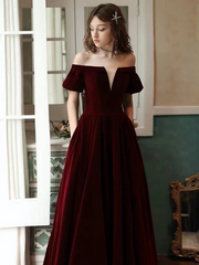 Vestido de fiesta largo sencillo con hombros descubiertos de terciopelo rojo vino 
