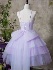 Vestido de fiesta de tul con cuentas y escote en forma de corazón en color morado claro 