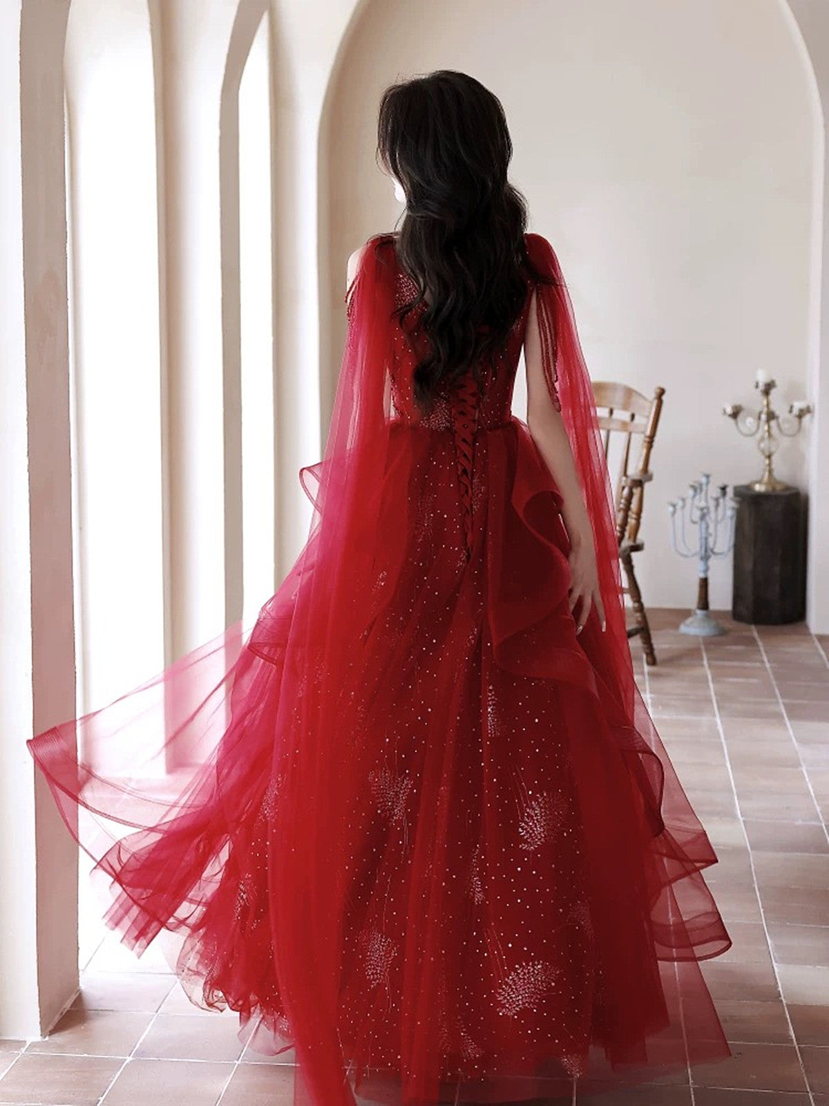 Vestido largo formal de tul rojo vino y cuentas 