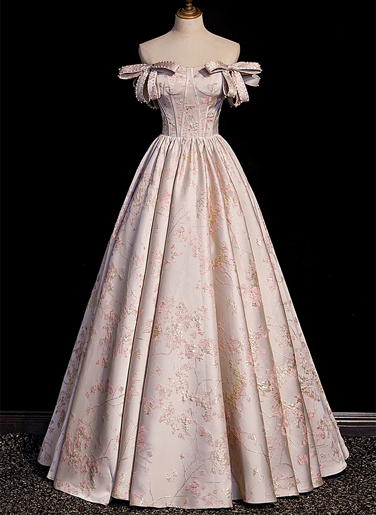 Vestido largo de fiesta floral con hombros descubiertos y estampado rosa 