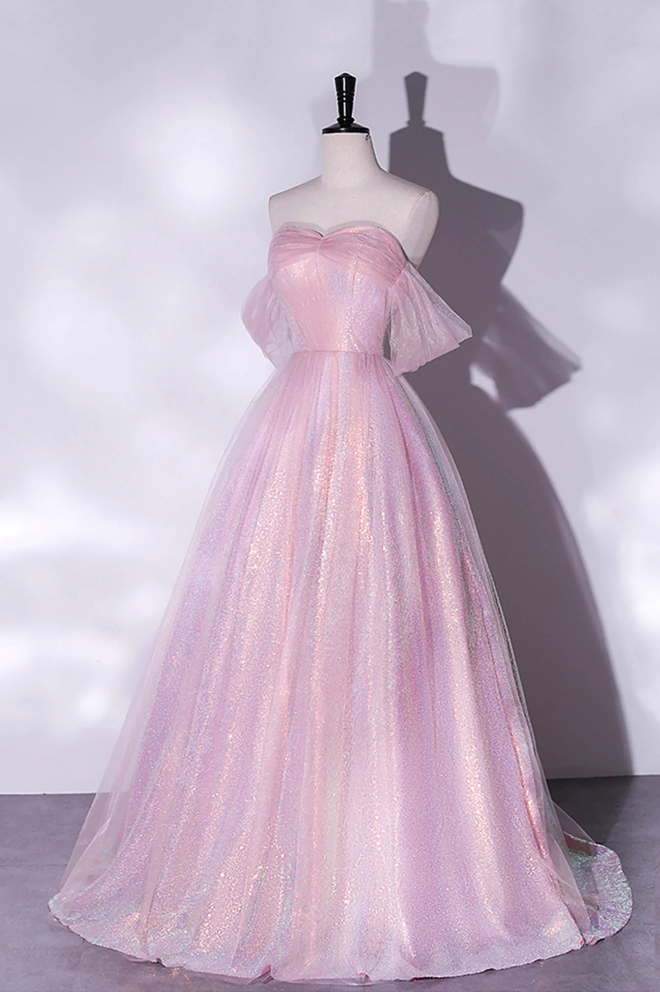 Vestido de fiesta largo con escote en forma de corazón de tul rosa y lentejuelas 