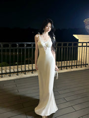 Vestido de noche largo de satén suave color marfil con encaje 