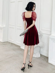 Vestido de fiesta corto hasta la rodilla de terciopelo rojo vino 