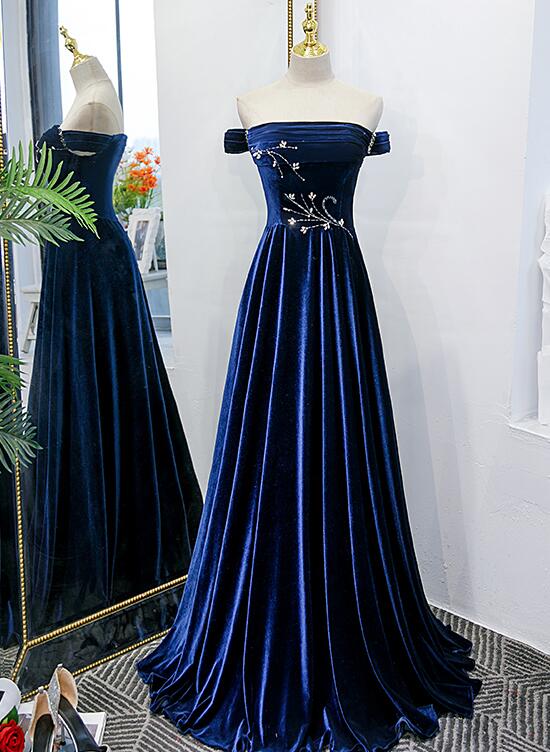 Vestido de noche elegante de terciopelo azul con cuentas y hombros descubiertos 