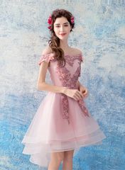 Vestido de fiesta elegante rosa con hombros descubiertos y apliques de encaje 