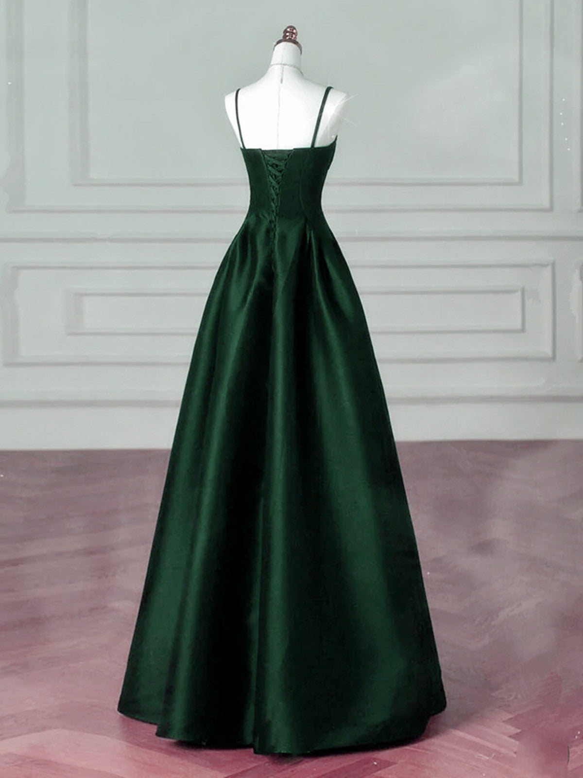 Vestido de fiesta largo de satén verde oscuro con tirantes en forma de A 