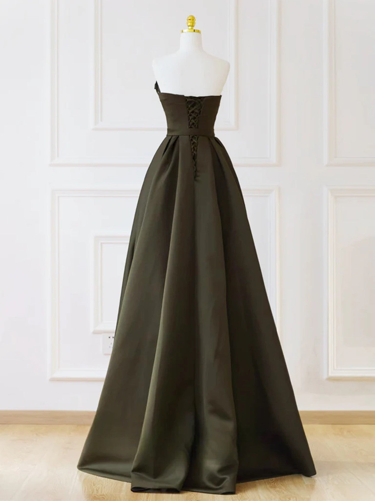 Vestido de fiesta de satén verde con escote en V y corte A hasta el suelo 