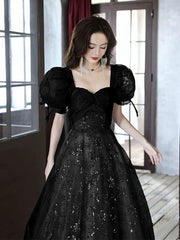 Vestido de fiesta negro de tul con escote en forma de A y mangas cortas 