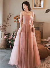 Vestido de fiesta largo de tul rosa con hombros descubiertos 