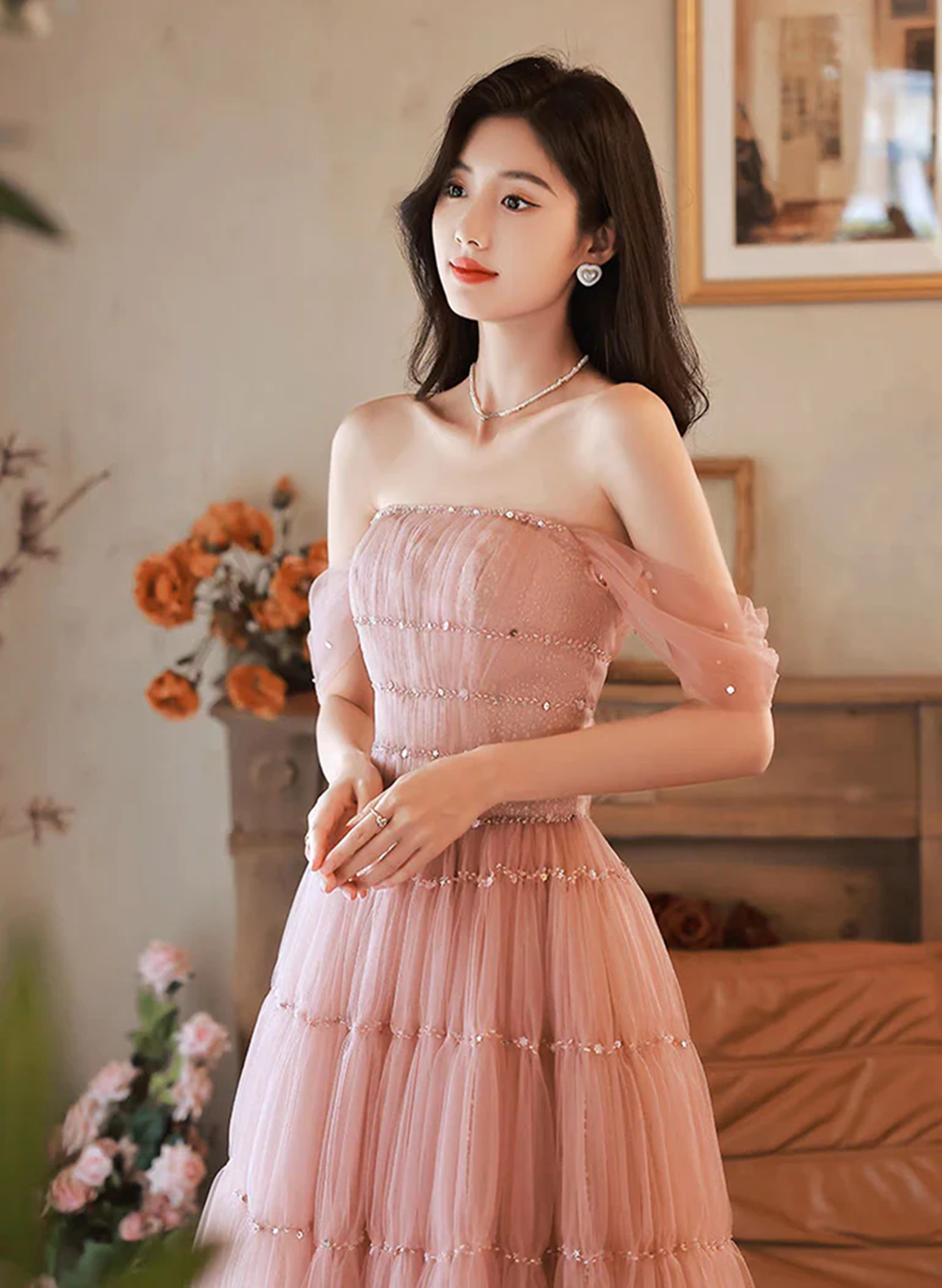 Vestido de fiesta largo de tul rosa con hombros descubiertos 