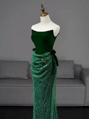 Vestido de fiesta largo de terciopelo y lentejuelas verde sin tirantes 