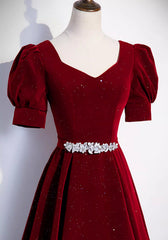Vestido de fiesta de terciopelo rojo vino con cuentas y corte en A 