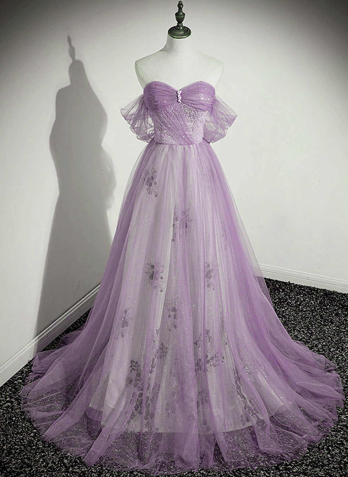 Vestido de fiesta lavanda de tul con hombros descubiertos, corte A y cuentas 