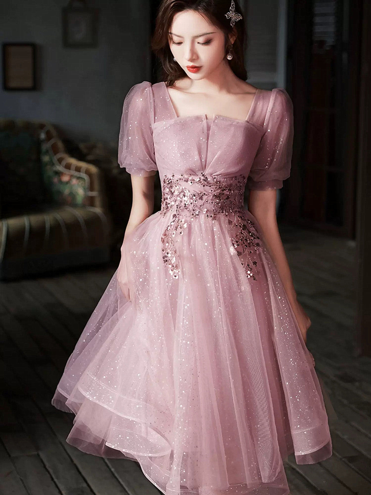 Vestido de fiesta de tul con encaje y mangas cortas en color rosa oscuro 