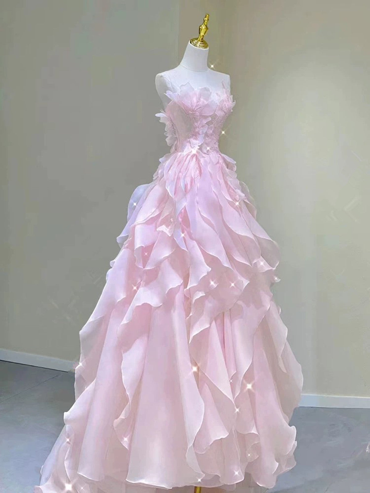 Vestido de fiesta largo de organza en color rosa con escote redondo y corte A 