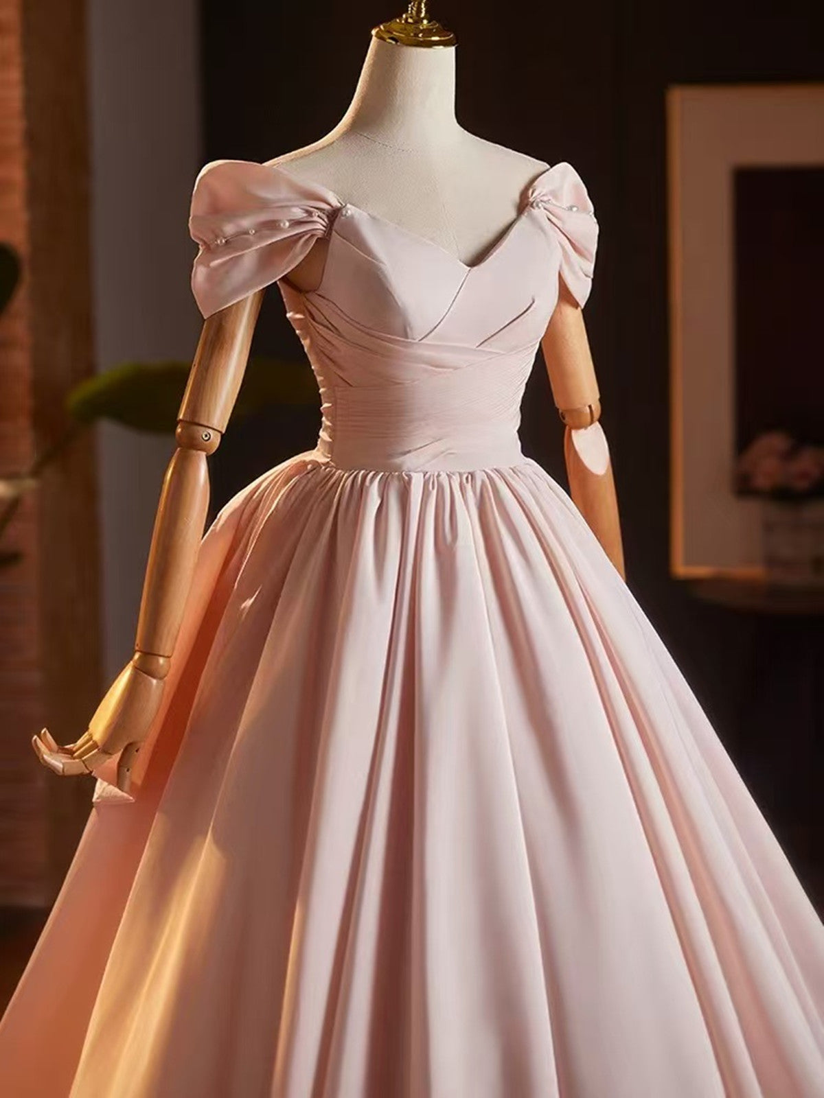 Vestido de fiesta princesa rosa con hombros descubiertos, corte A y perlas 