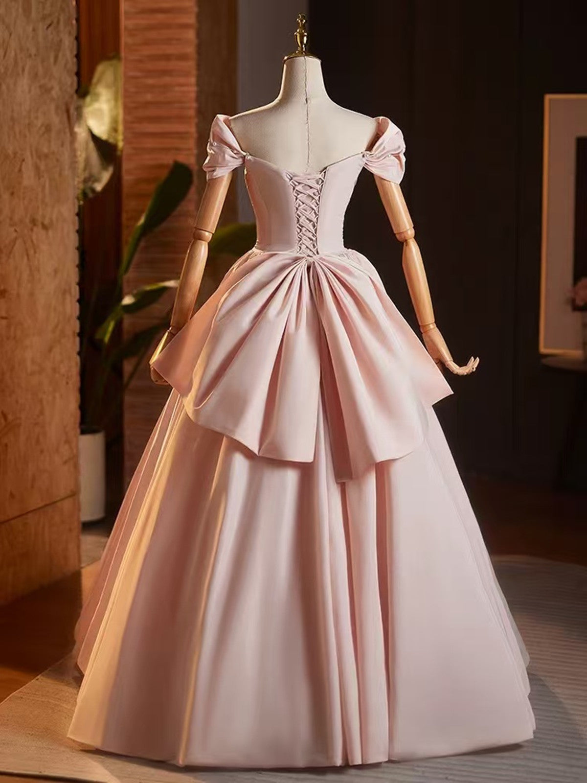 Vestido de fiesta princesa rosa con hombros descubiertos, corte A y perlas 