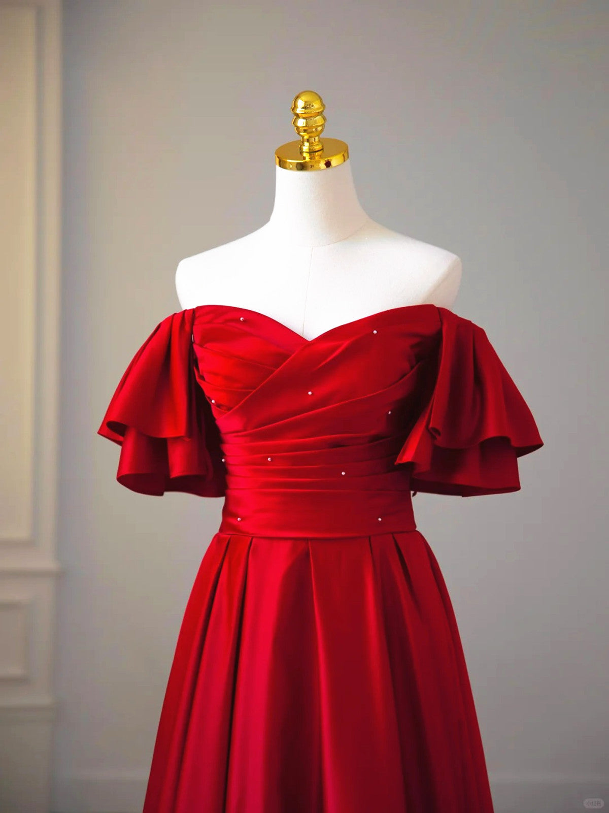 Vestido de fiesta largo de manga corta de satén rojo vino 