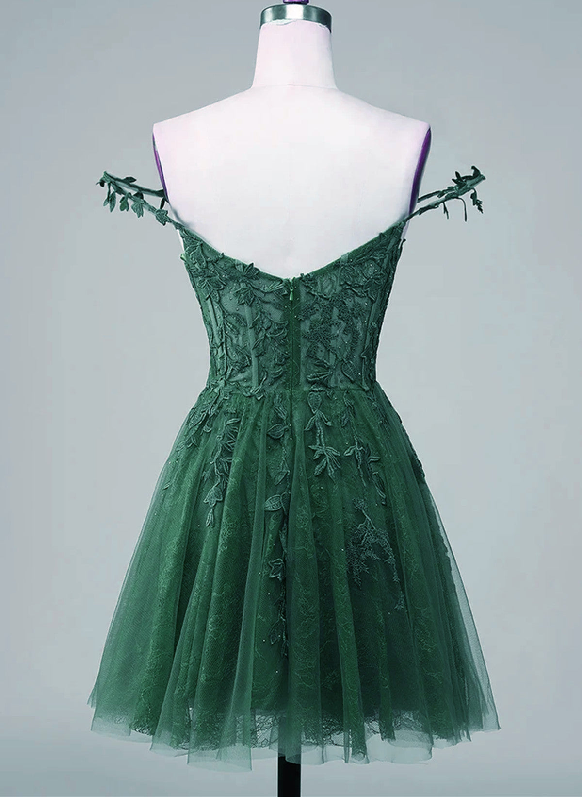 Vestido de fiesta de tul verde con escote en forma de corazón y apliques de encaje 