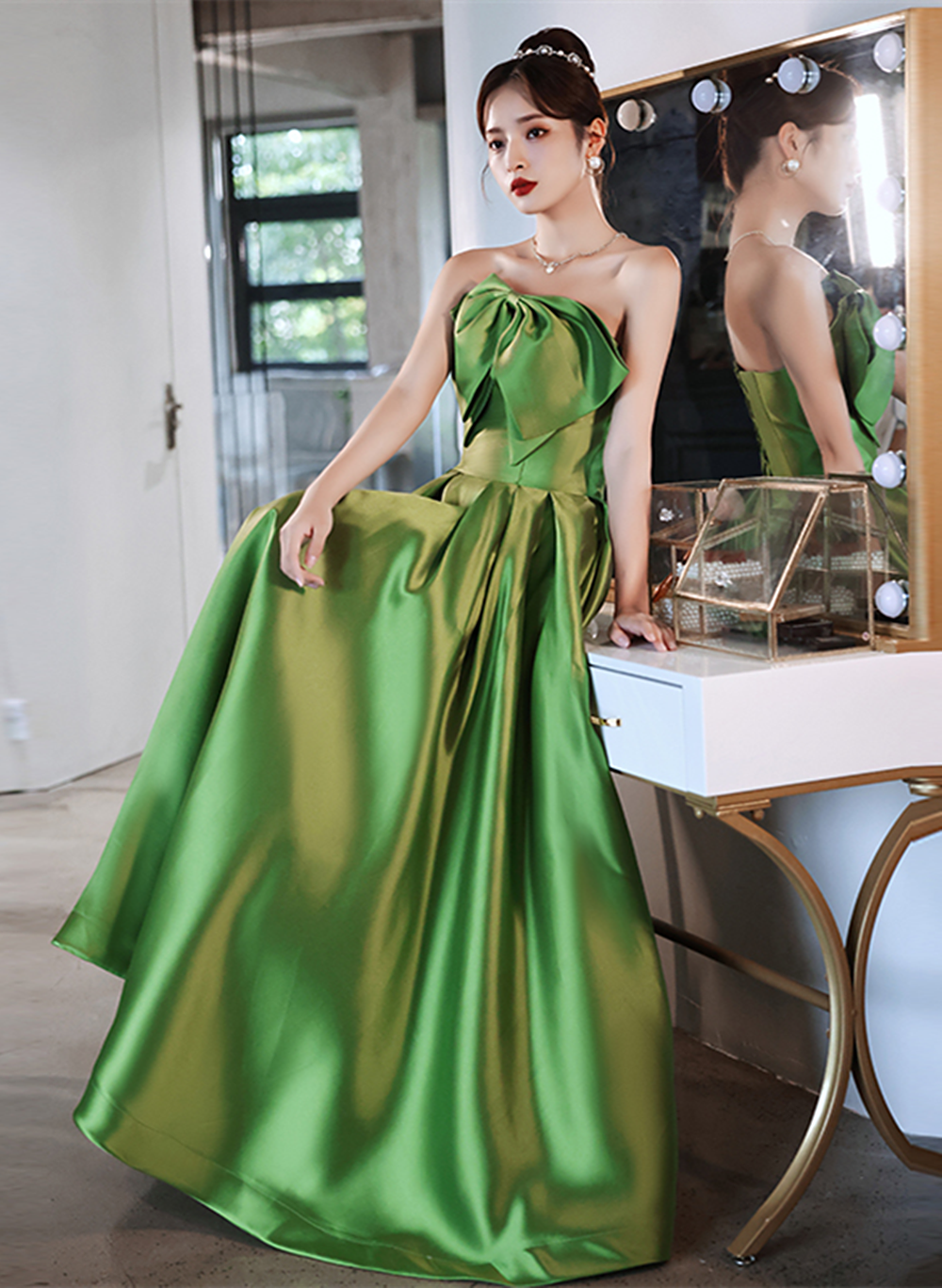 Vestido formal largo de satén verde en forma de A 