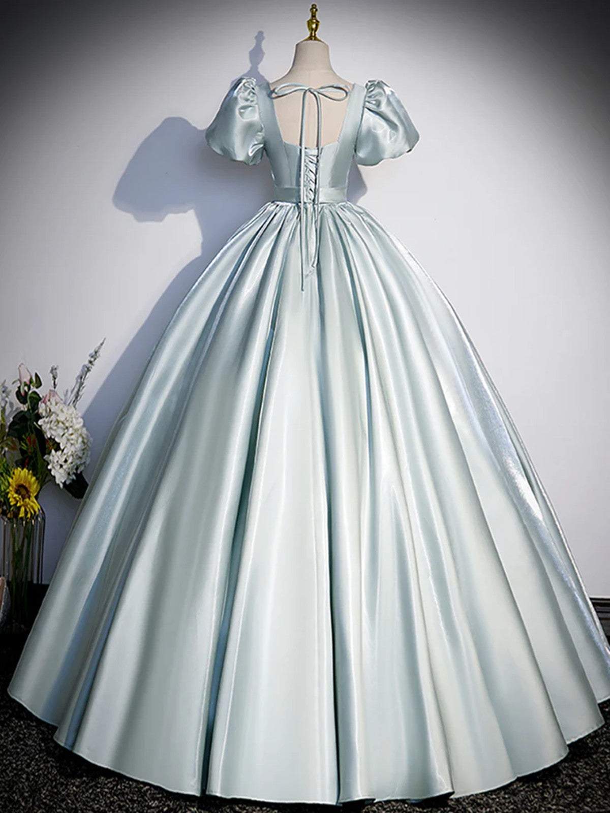 Vestido de fiesta de satén verde con mangas cortas y corte A 