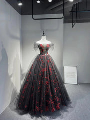 Vestido formal de tul negro y rojo con hombros descubiertos y corte A 