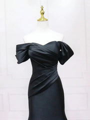 Vestido de fiesta de sirena negro de satén con hombros descubiertos 