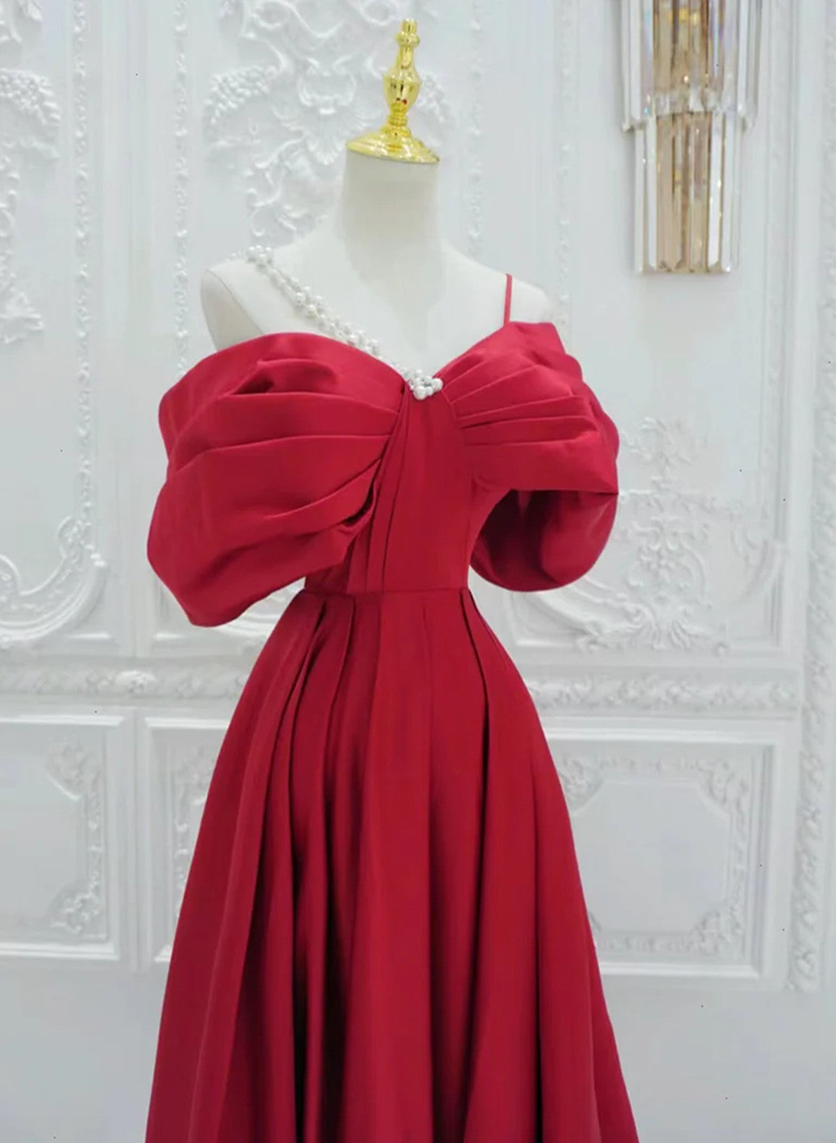 Bonito vestido de fiesta largo sencillo de corte A en color rojo 