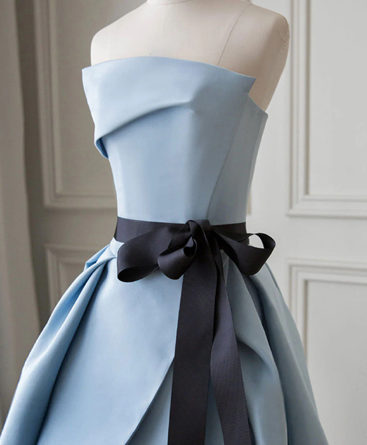 Vestido de fiesta largo de satén azul en forma de A 