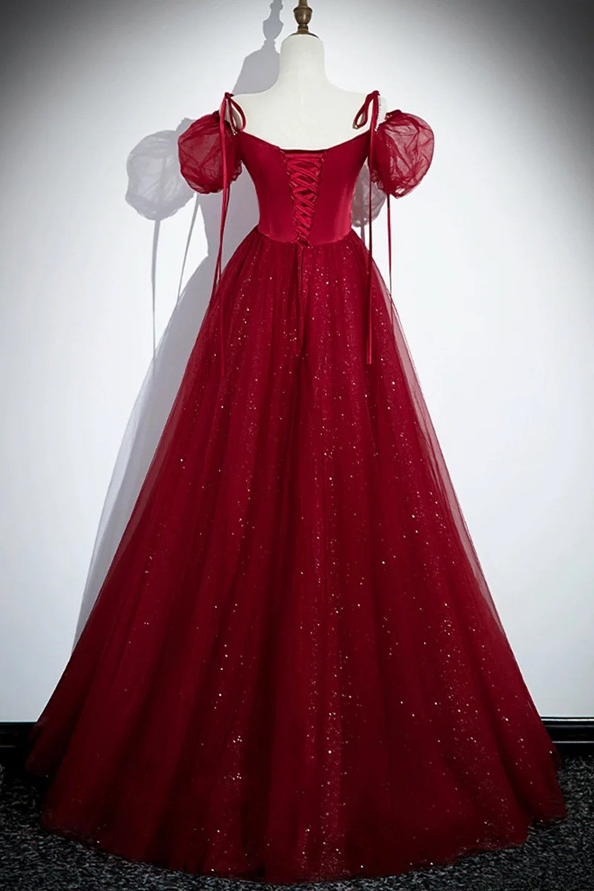 Precioso vestido de fiesta de corte A en tul y lentejuelas color rojo vino 