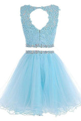 Precioso vestido de dos piezas de tul con apliques de encaje 
