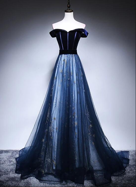 Hermoso vestido de fiesta largo azul marino con hombros descubiertos 