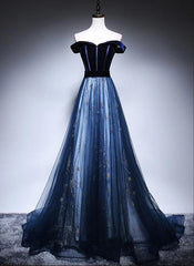 Hermoso vestido de fiesta largo azul marino con hombros descubiertos 