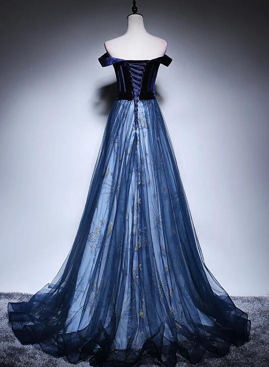 Hermoso vestido de fiesta largo azul marino con hombros descubiertos 