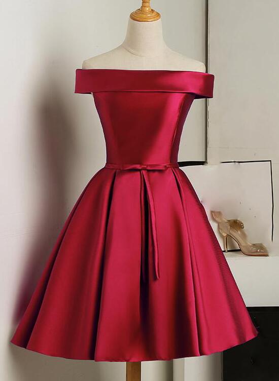 Lindo y sencillo vestido de fiesta corto de satén 