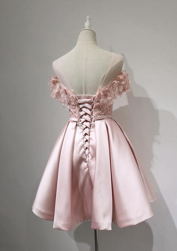 Lindo vestido de fiesta corto de satén rosa 